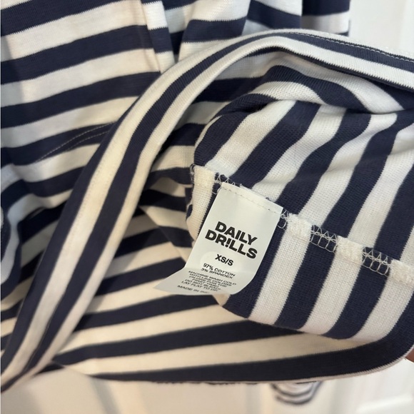 Daily Drills NWT Striped Navy and White Set, XS/S - Picture 2 of 6